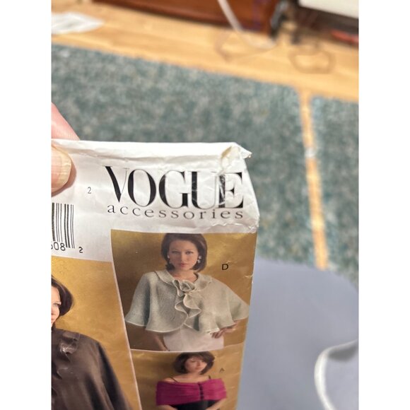 Vogue Accessories V0677 Sewing Pattern For Wrap Cape & Shrug L-XL By Elizabeth G - Picture 2 of 3